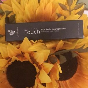 Younique Skin Perfecting Concealer-New